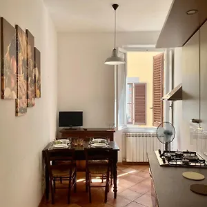  Appartement Nice & Roomy Behind The Uffizi Museum