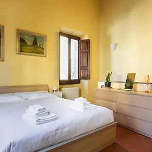  Appartement Cozy Classic Italian House Near Santa Croce, On The Lungarno