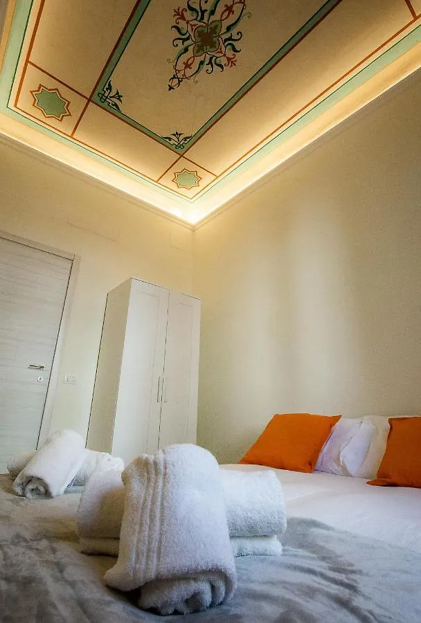 Wall Up Apartment Florence Italy